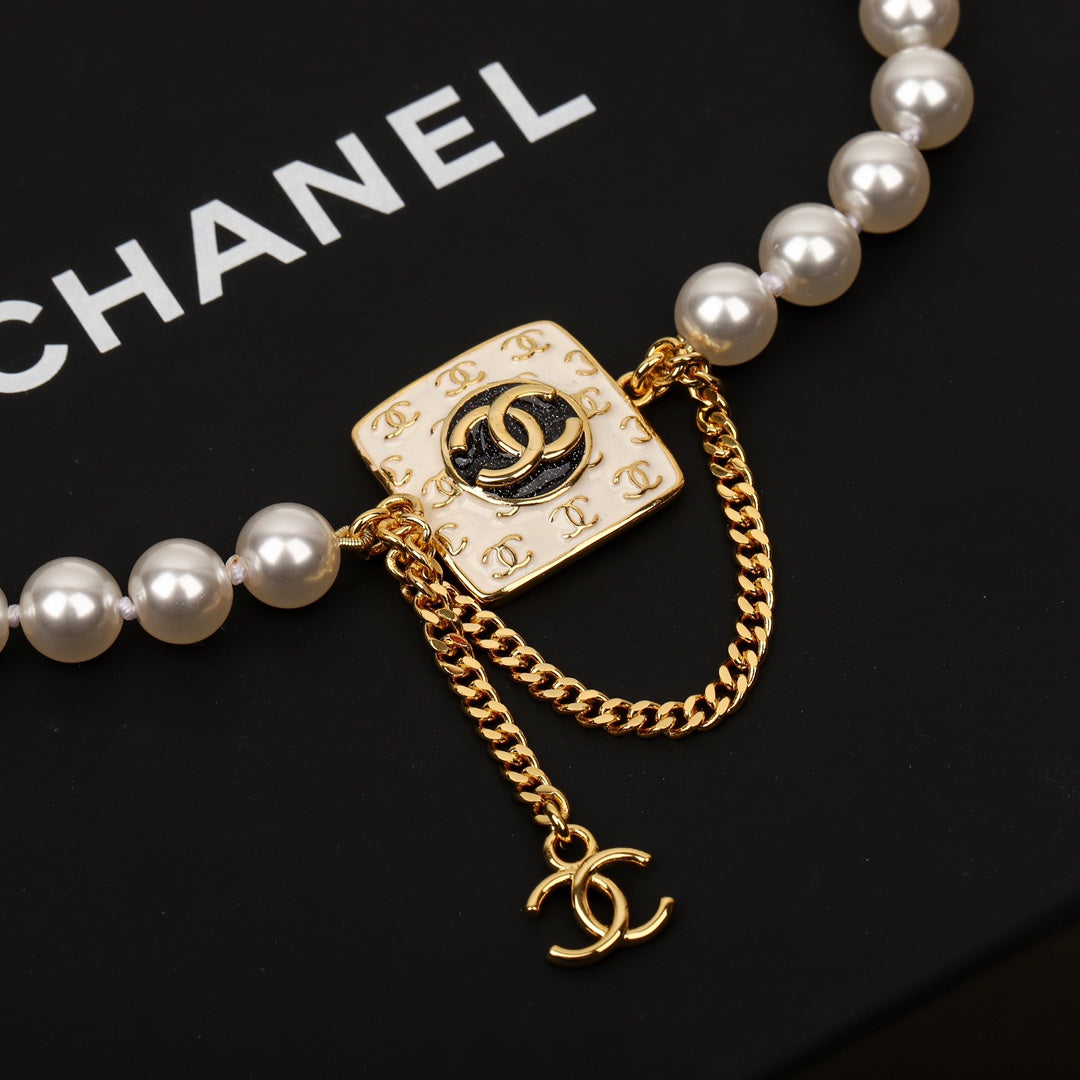 18K CC Pearls Choker Necklace